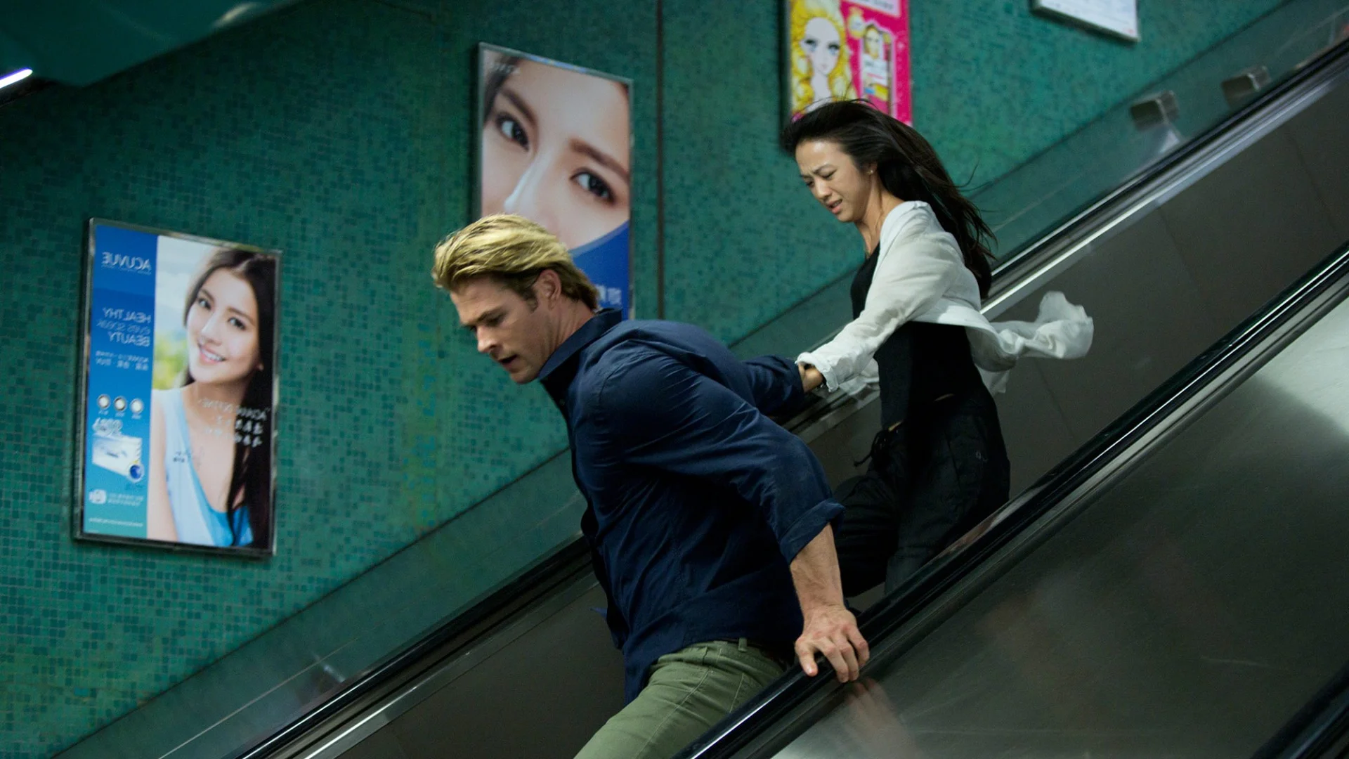 Chris-Hemsworth-And-Tang-Wei-Movie-BlackHat-Wallpaper.jpg