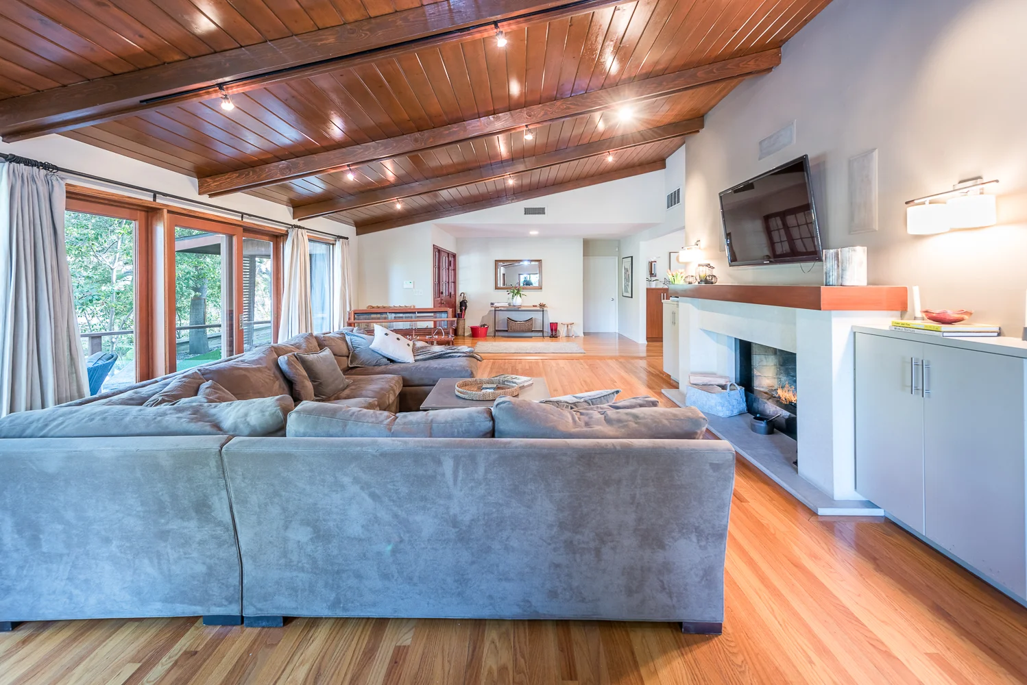 10 Living Room.jpg