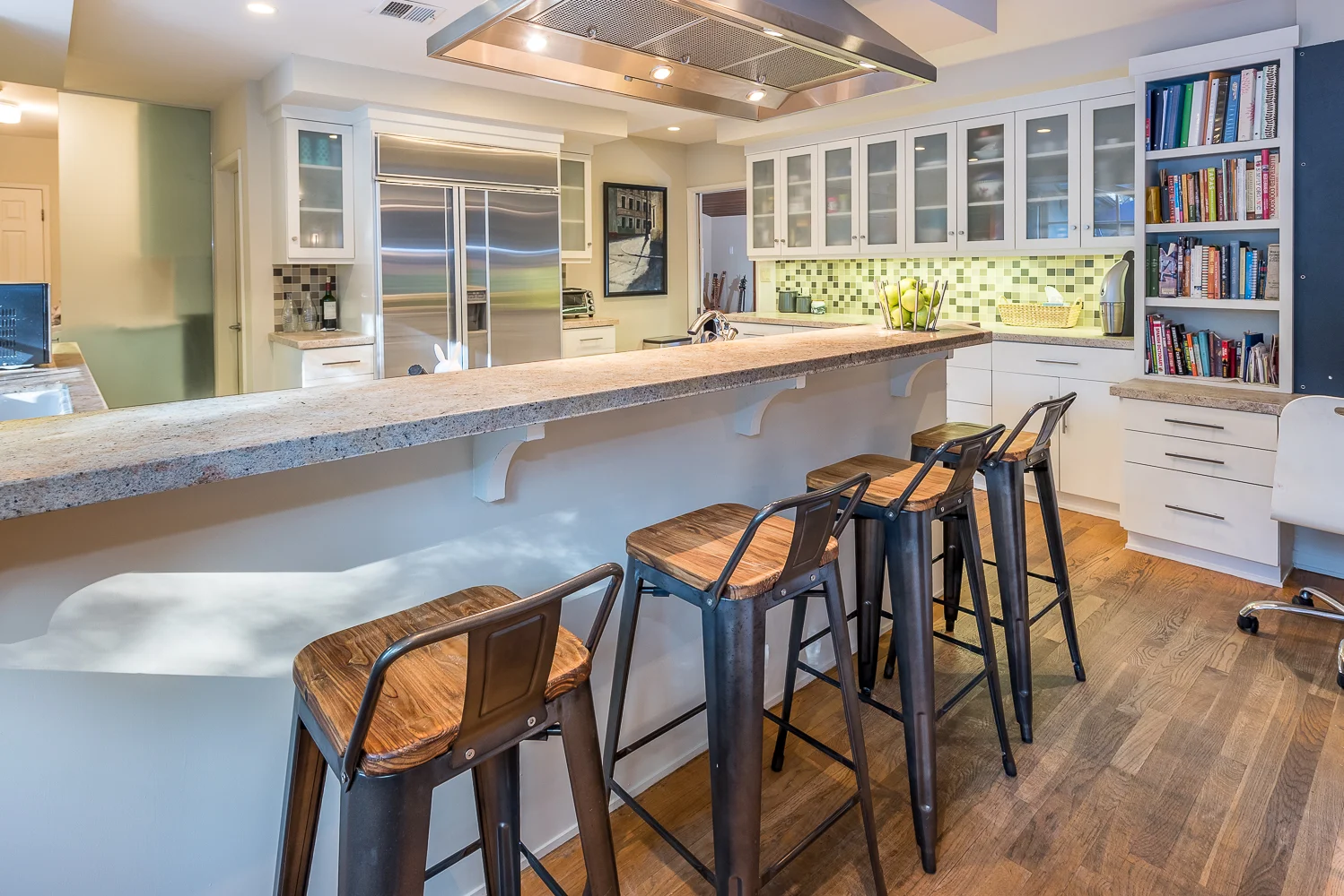 15 Kitchen.jpg