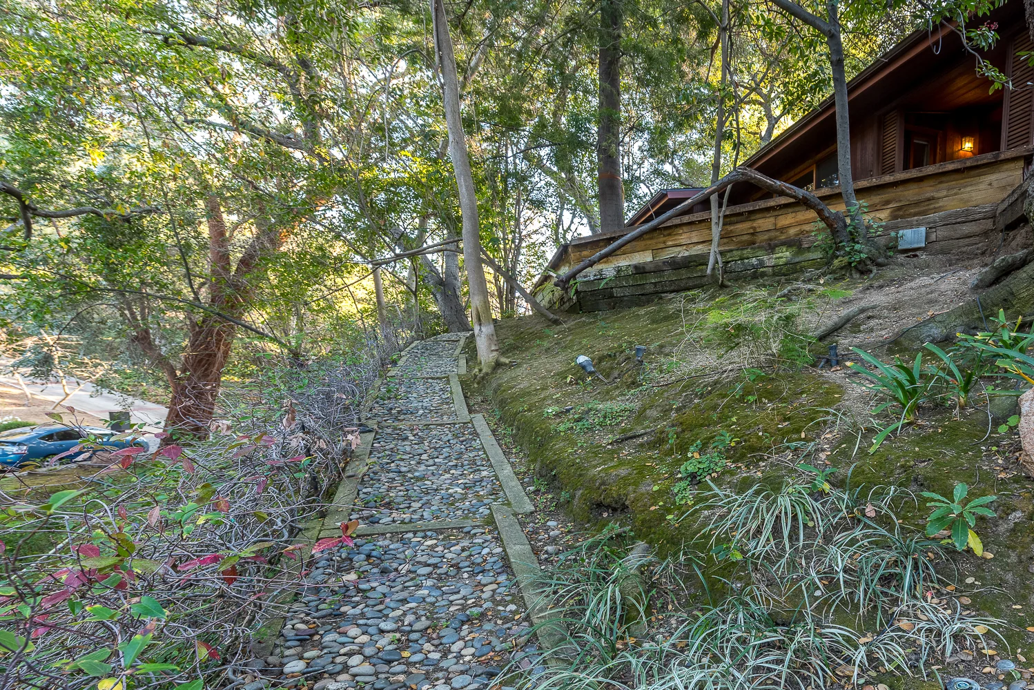47 Front Walkway.jpg
