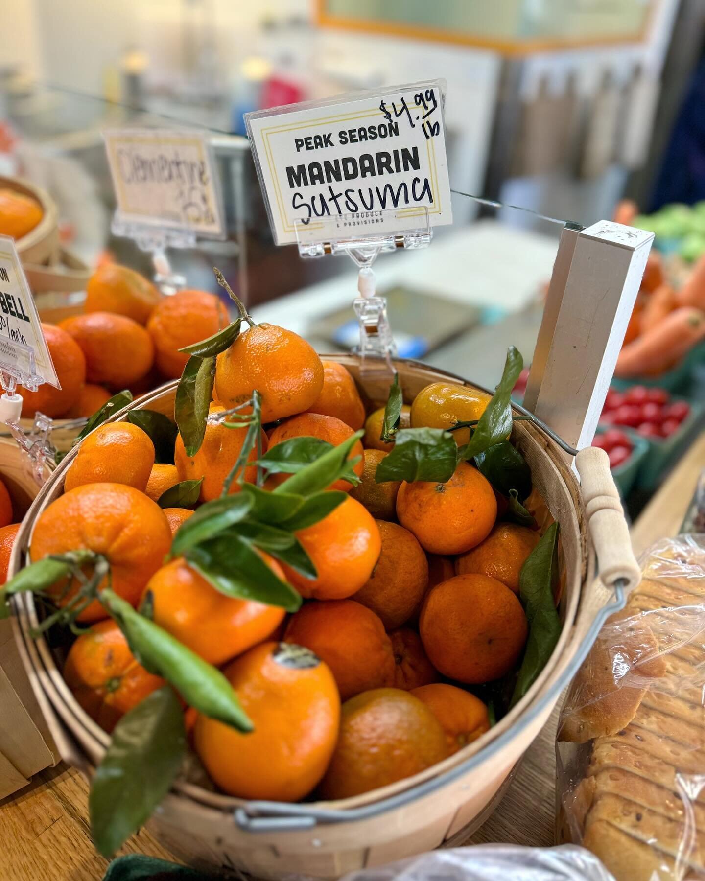 Don&rsquo;t forget to grab your citrus varieties at their best! These handheld mandarins are easy to peel &amp; are a perfect snack or addition to a spring/summer salad 🍊🥗 
Find them in store + online at www.etcproduce.com for next day delivery!