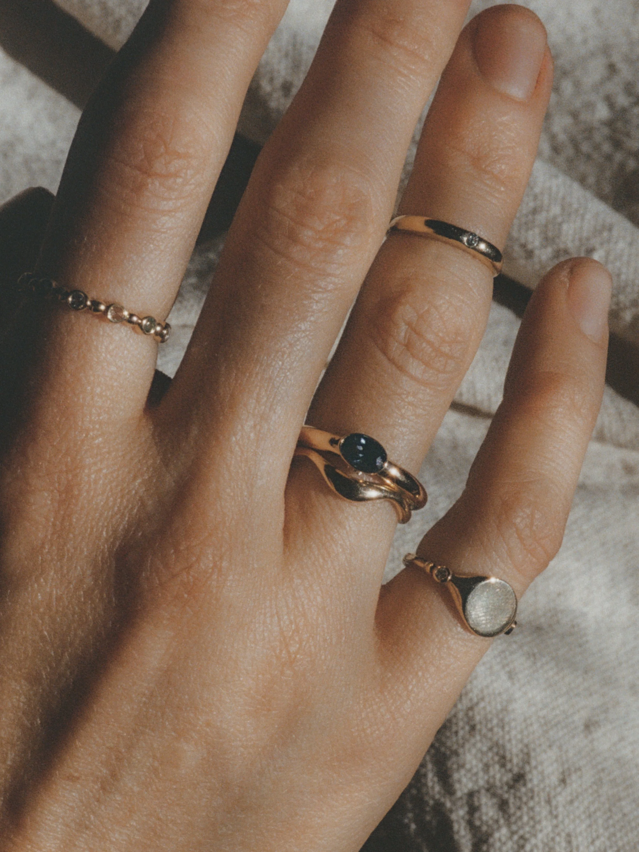 slim sedna round signet wave band.jpg