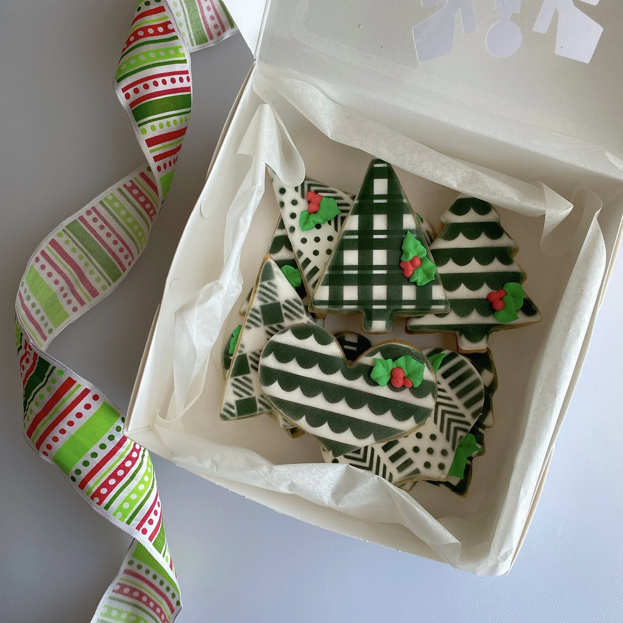 Holidays in black &amp; white - 10 cookies