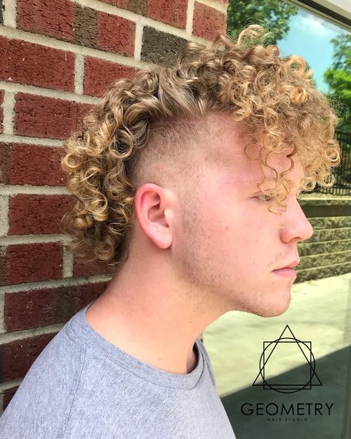 Men's curly hair cut