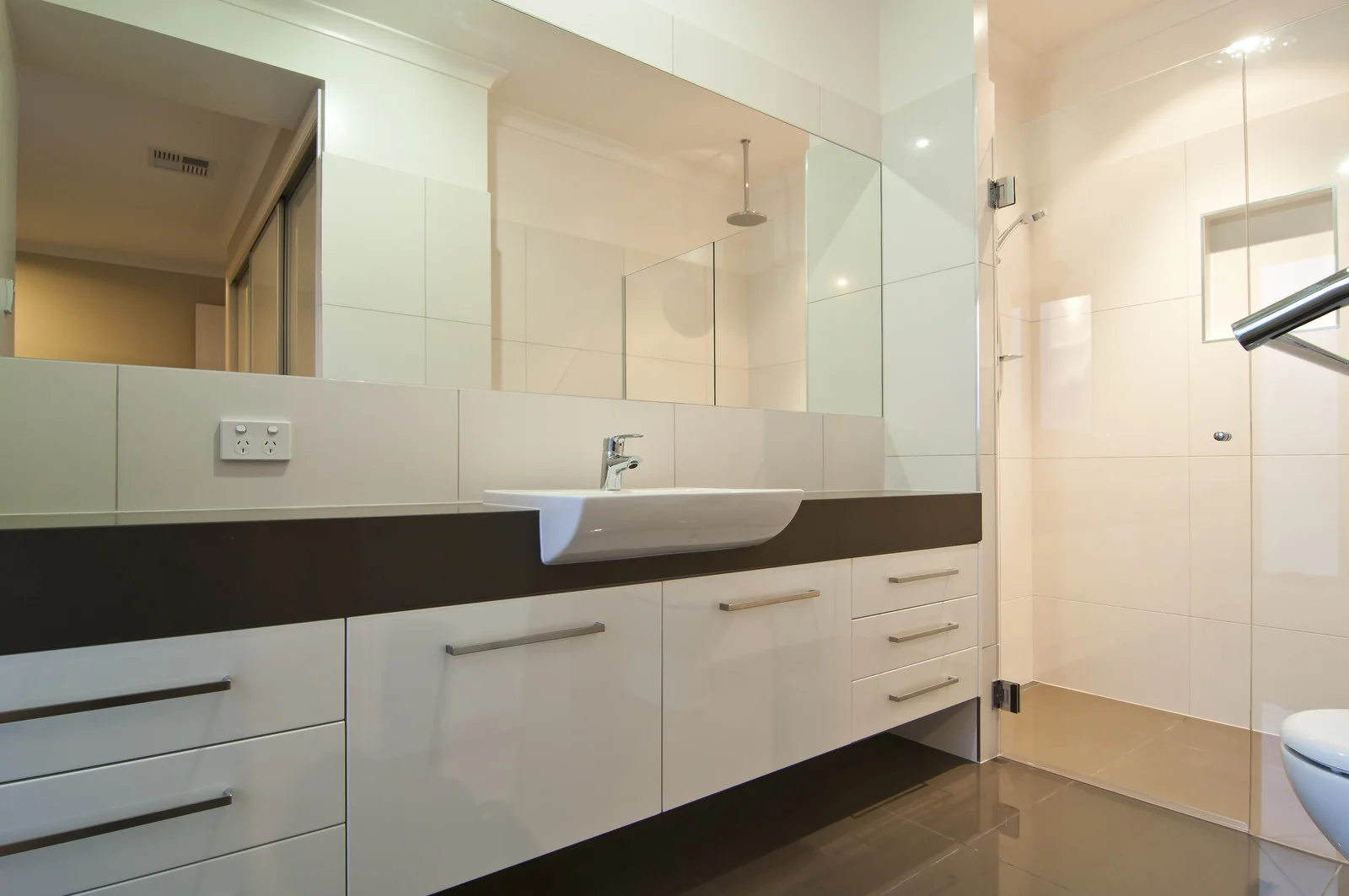 hGuest Ensuite.jpg