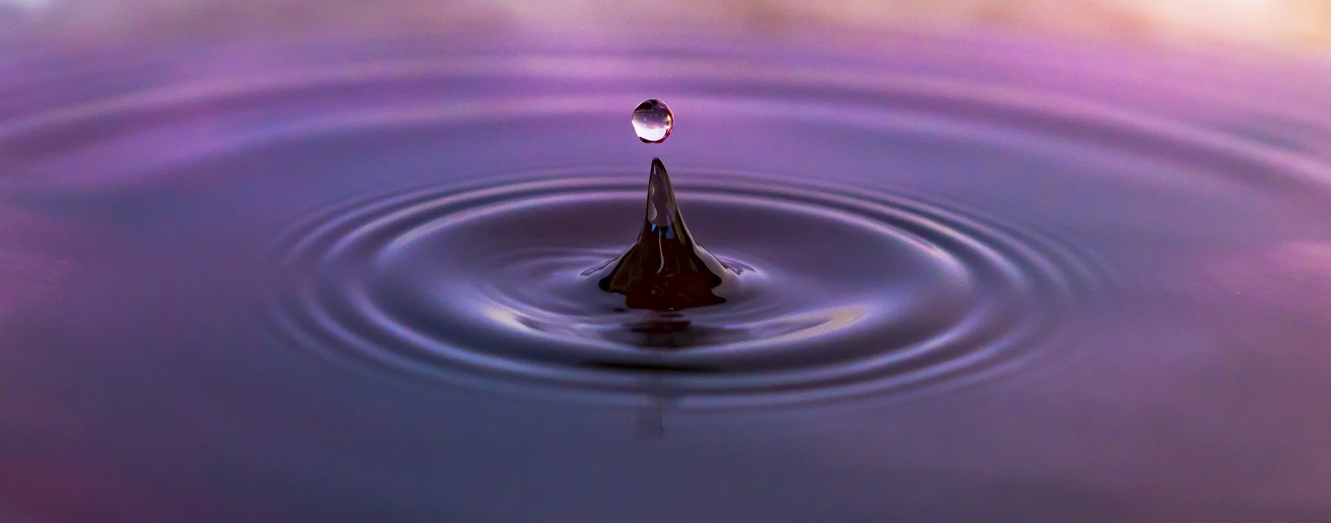 drop-of-water-2273845_1920.jpg