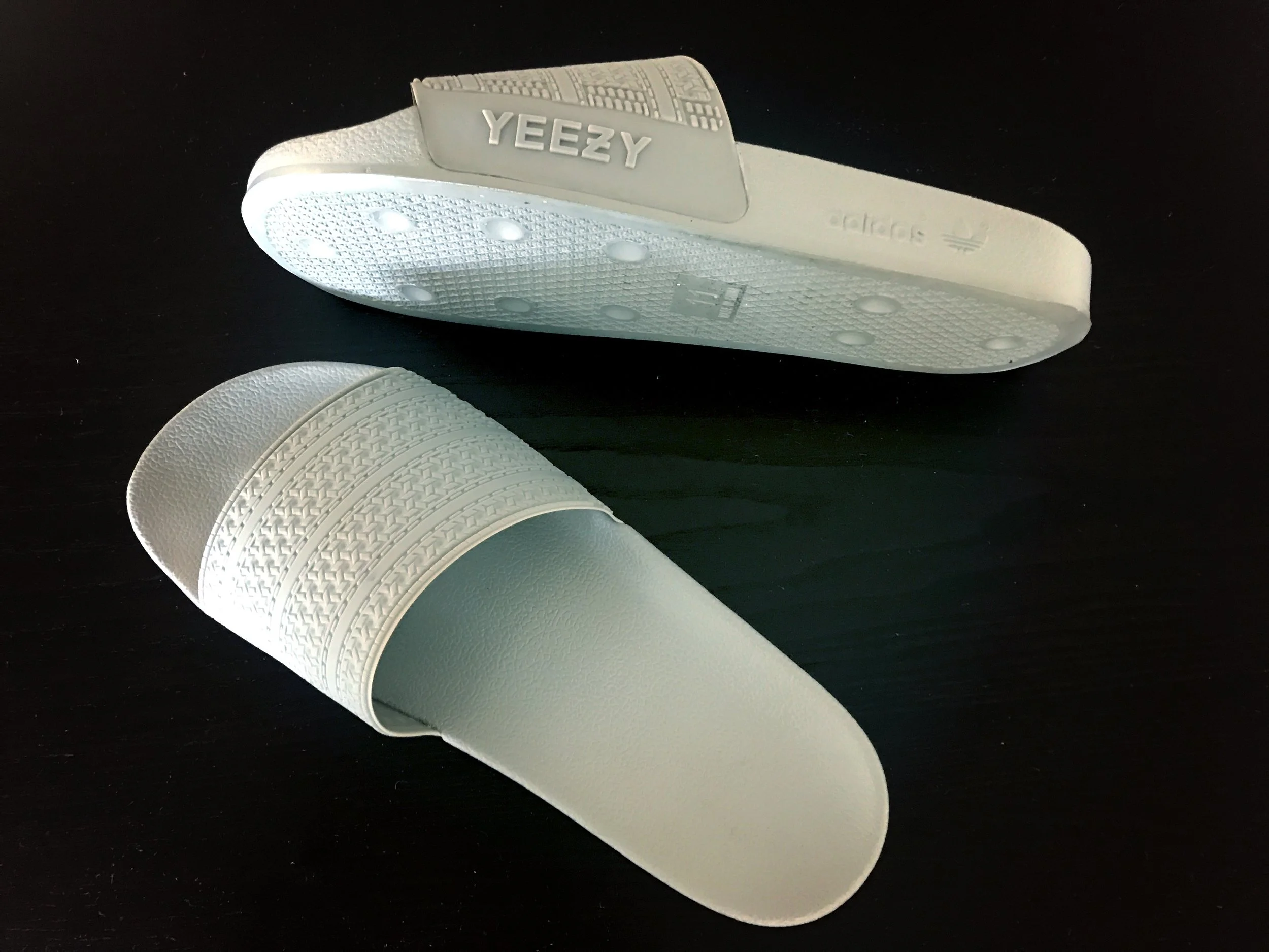Original Adidas Kanye West x Yeezy Slide Resin. Shopee