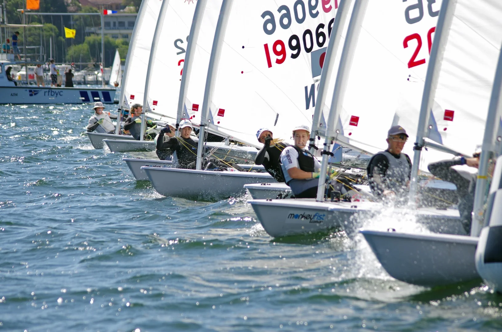 K51R4568 Radial start line Race 2.JPG