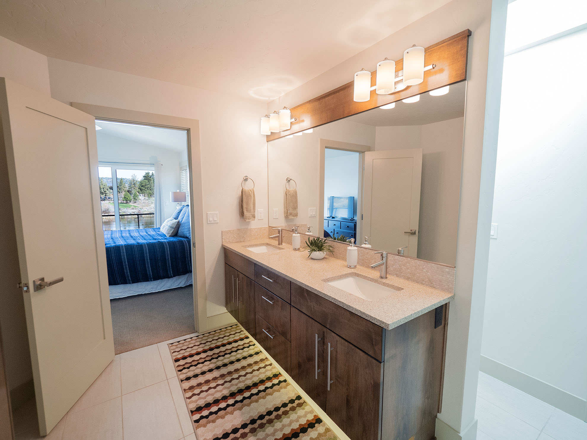 ashlie-rental-masterbath.jpg