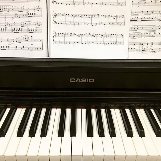 🎹 All set-up and ready to go for today's lesson with Dr Chris? Happening in 30 mins over on our Facebook page. 
Photo credit: @bartekwinkler__