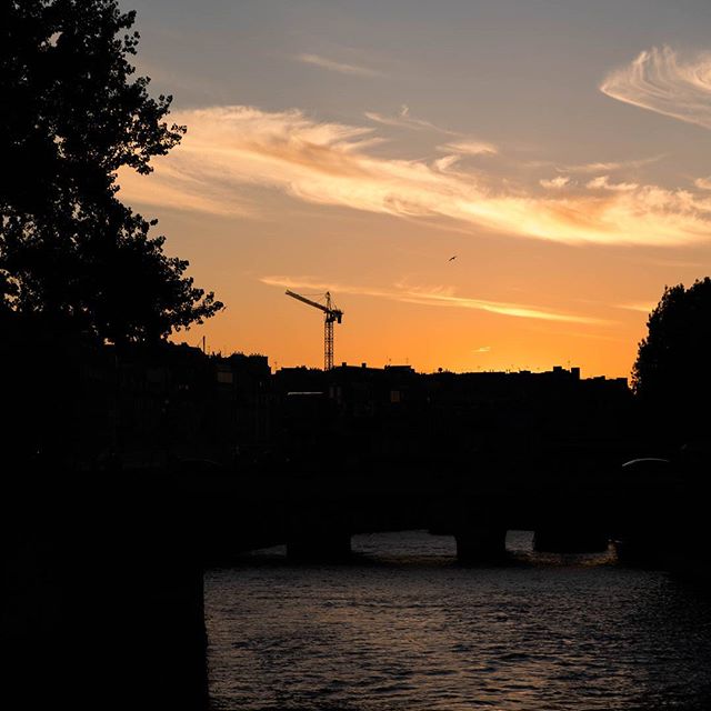 When the sun sets on Paris, the shadows engulf the city
#paris #sunset #shadow #fujixt2
