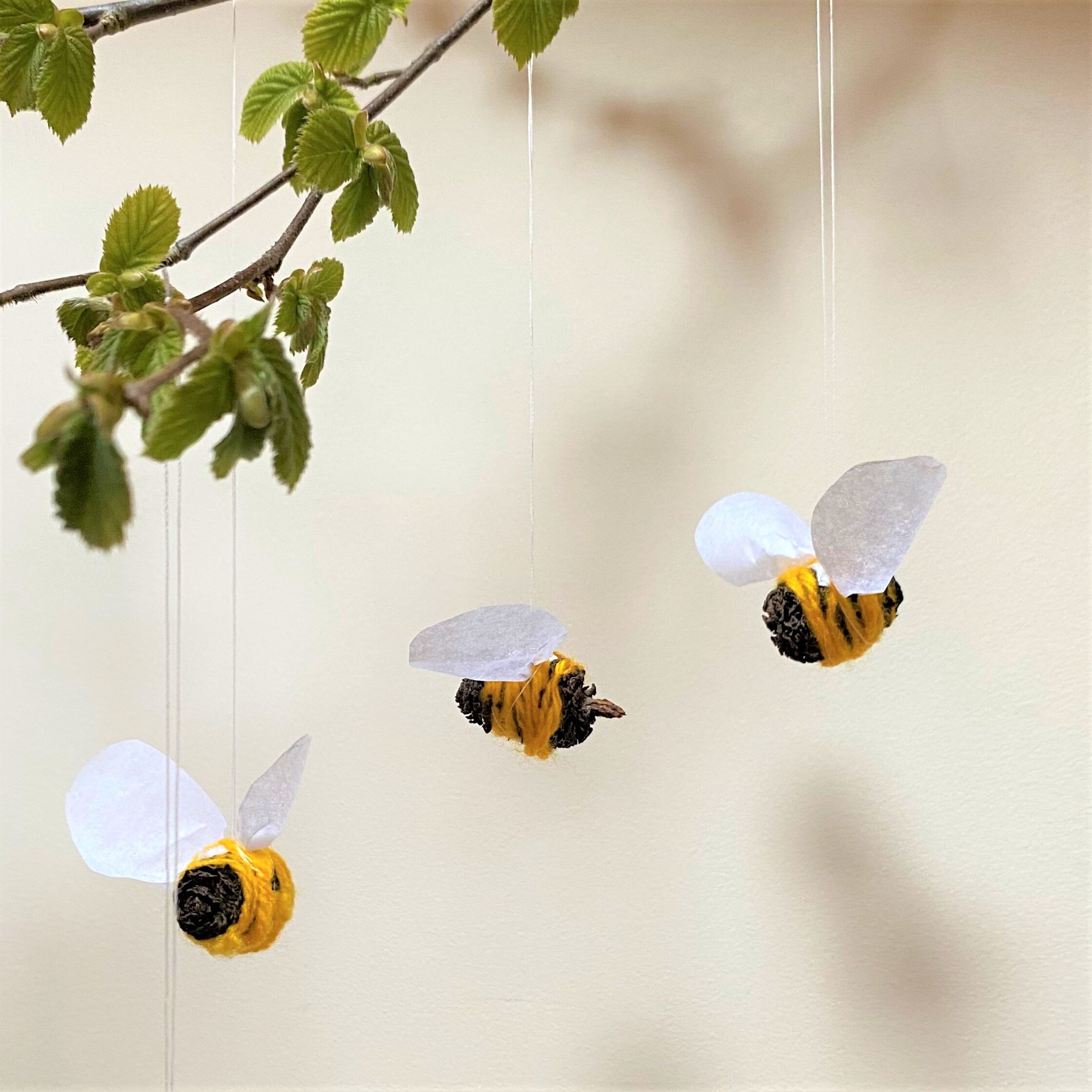 Make an alder cone bee mobile