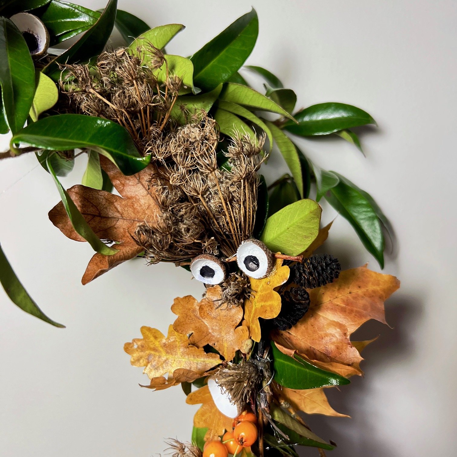 Make your own evergreen wreath - Mud & Bloom