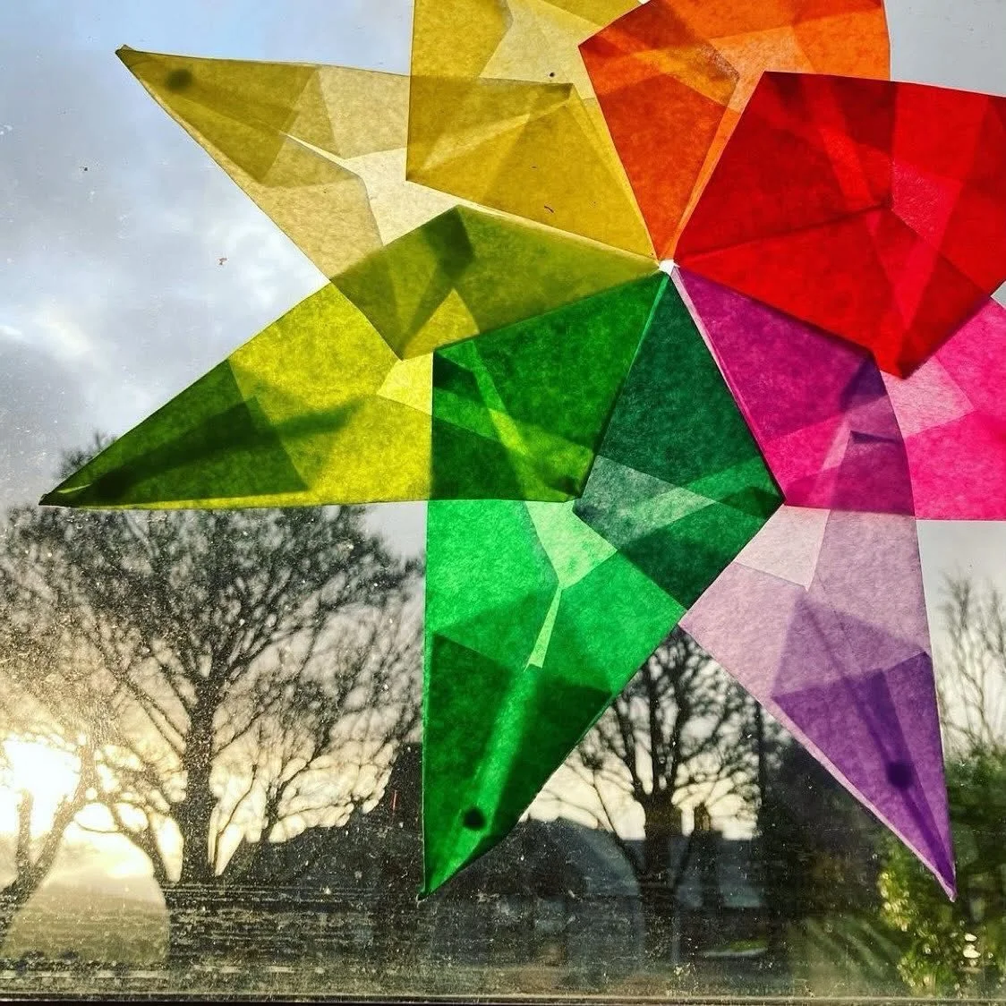 Beautiful window star made by one of our subscribers, Am&eacute;lie, aged 6. This is one of the activities in our December box.

You can still order a December box via the link in our profile 👆🏼 or here 👉🏼www.mudandbloom.com 🌟🌈 

#festivecrafti