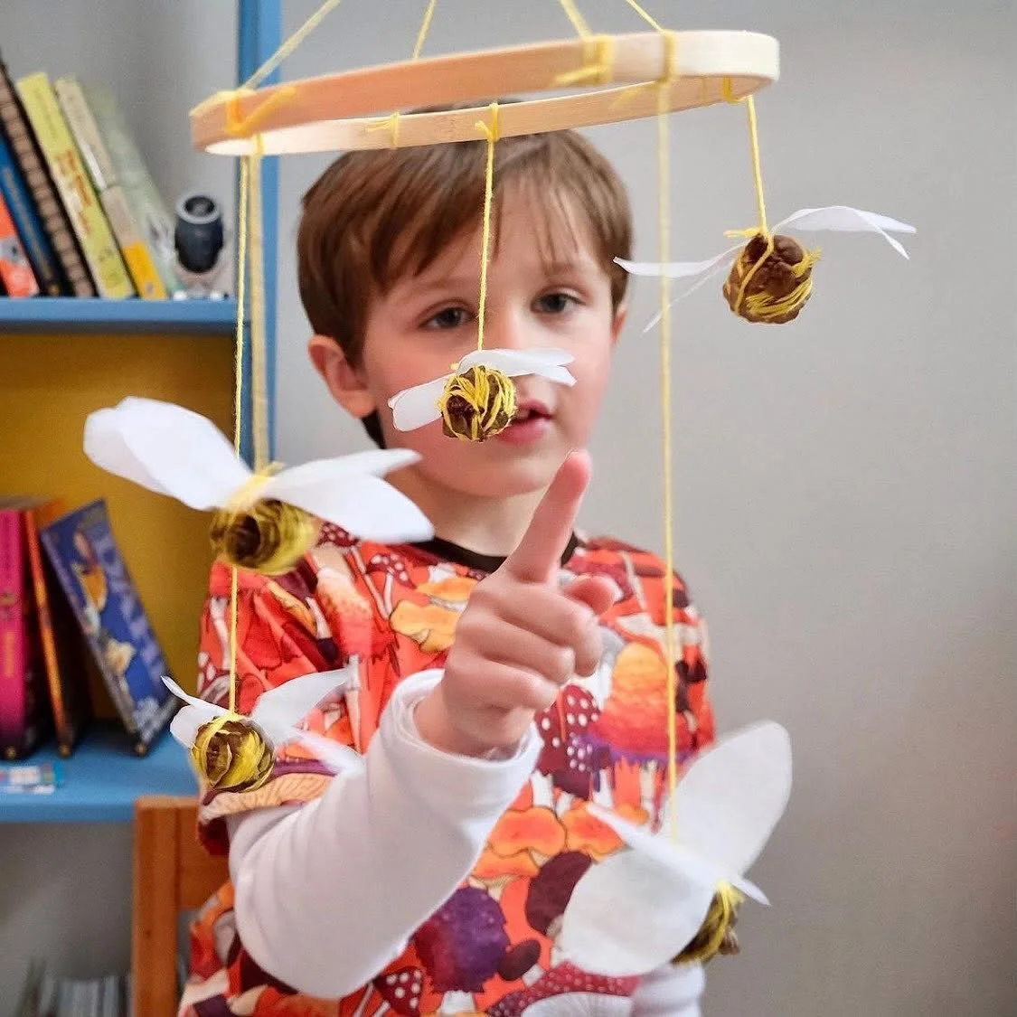 The bees are beginning to return, and with them comes that quiet hum of early spring 🐝🌿

In our March box, children make their own alder cone bee mobile - a simple, seasonal craft that celebrates these much-loved pollinators.

We provide the bamboo