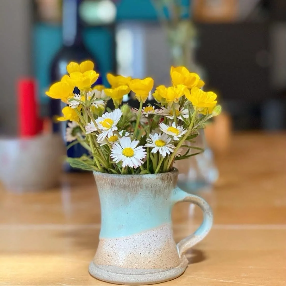 Hello April 🌼🌿

Wishing you a gentle, joyful Easter break filled with fresh air and little moments of wonder. The hedgerows are waking, flowers are blooming, and nature is ready to be explored! The perfect time to slow down and connect together.

H