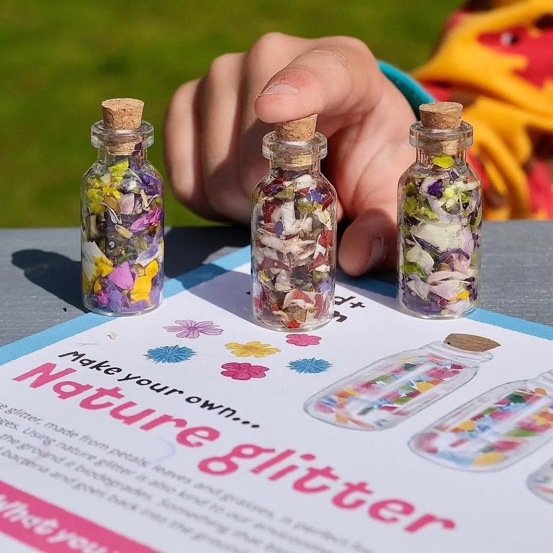 Make nature glitter 🌼🌿🌸

Nature glitter made from petals and leaves is perfect for decorating pictures and collages. It&rsquo;s also kind to the environment as it&rsquo;s fully biodegradable!

This is another of the activities in our May box. You 