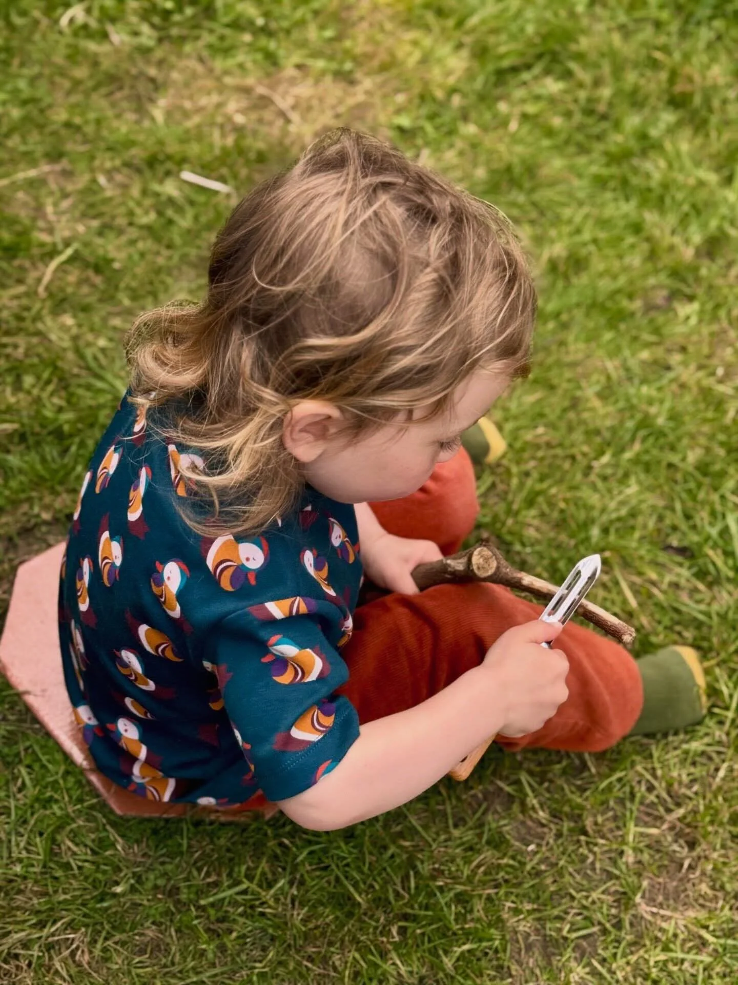 We just received this lovely review from @mummy.going.green 💛🌿

&ldquo;Lovely whittling kit from our @mudnbloom box. I always have such intentions of posting about these but then just enjoy the time away from a screen making and growing, so never r