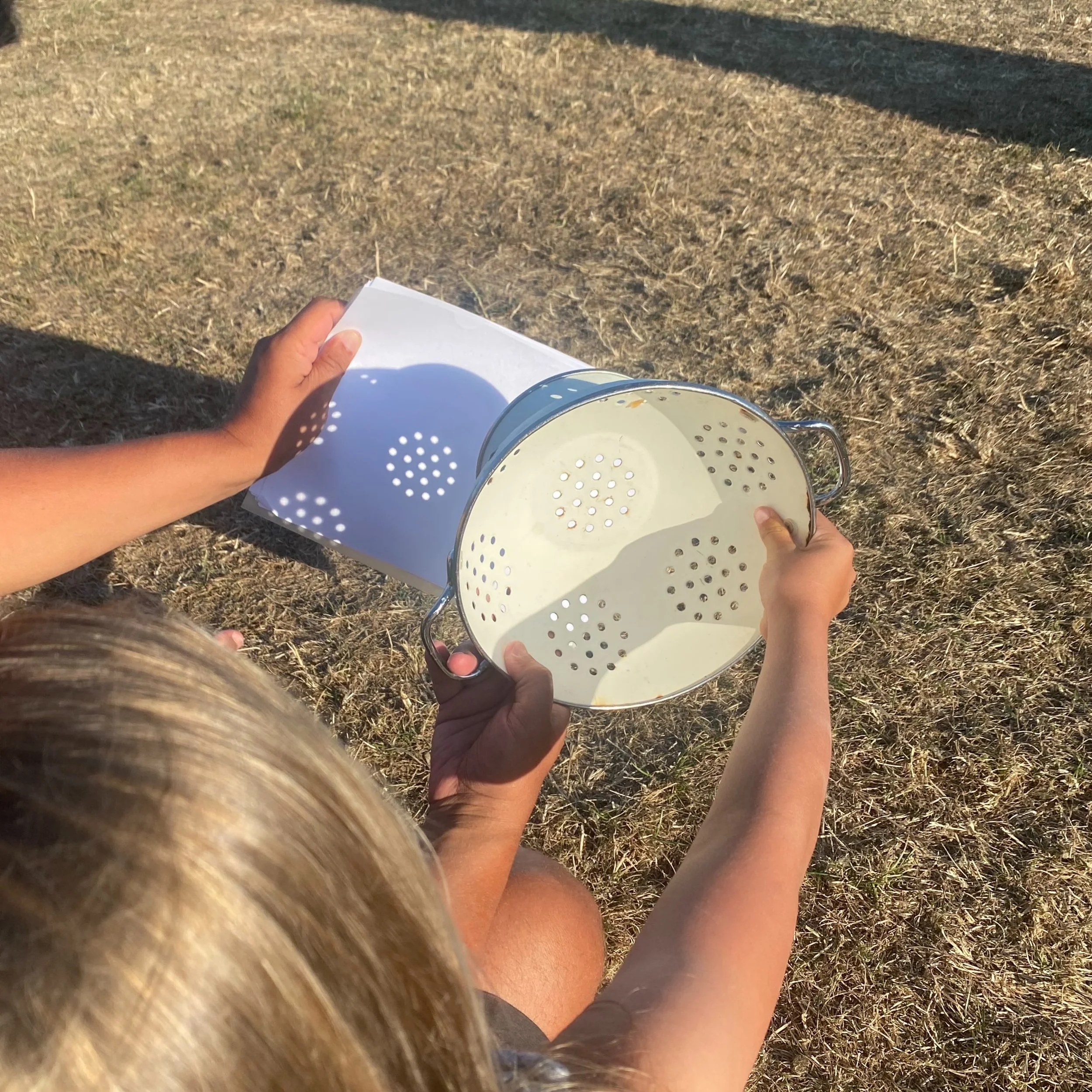 Waiting for the eclipse. ☀️🌕

How are you watching it? 

#eclipse #solareclipse2026 #solareclipse