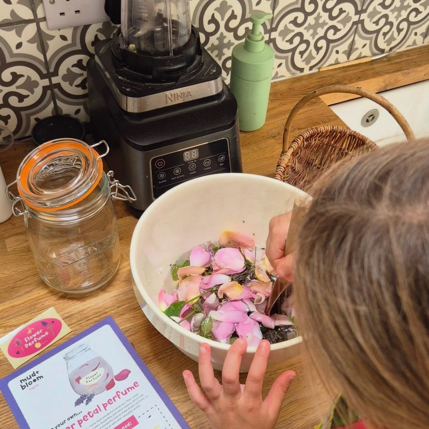 🌸 Making flower petal perfume 🌸

We absolutely loved seeing these beautiful photos shared by one of our lovely subscribers, @gvphplay , enjoying the Flower Petal Perfume activity from our August box. 💗

There&rsquo;s something rather magical about