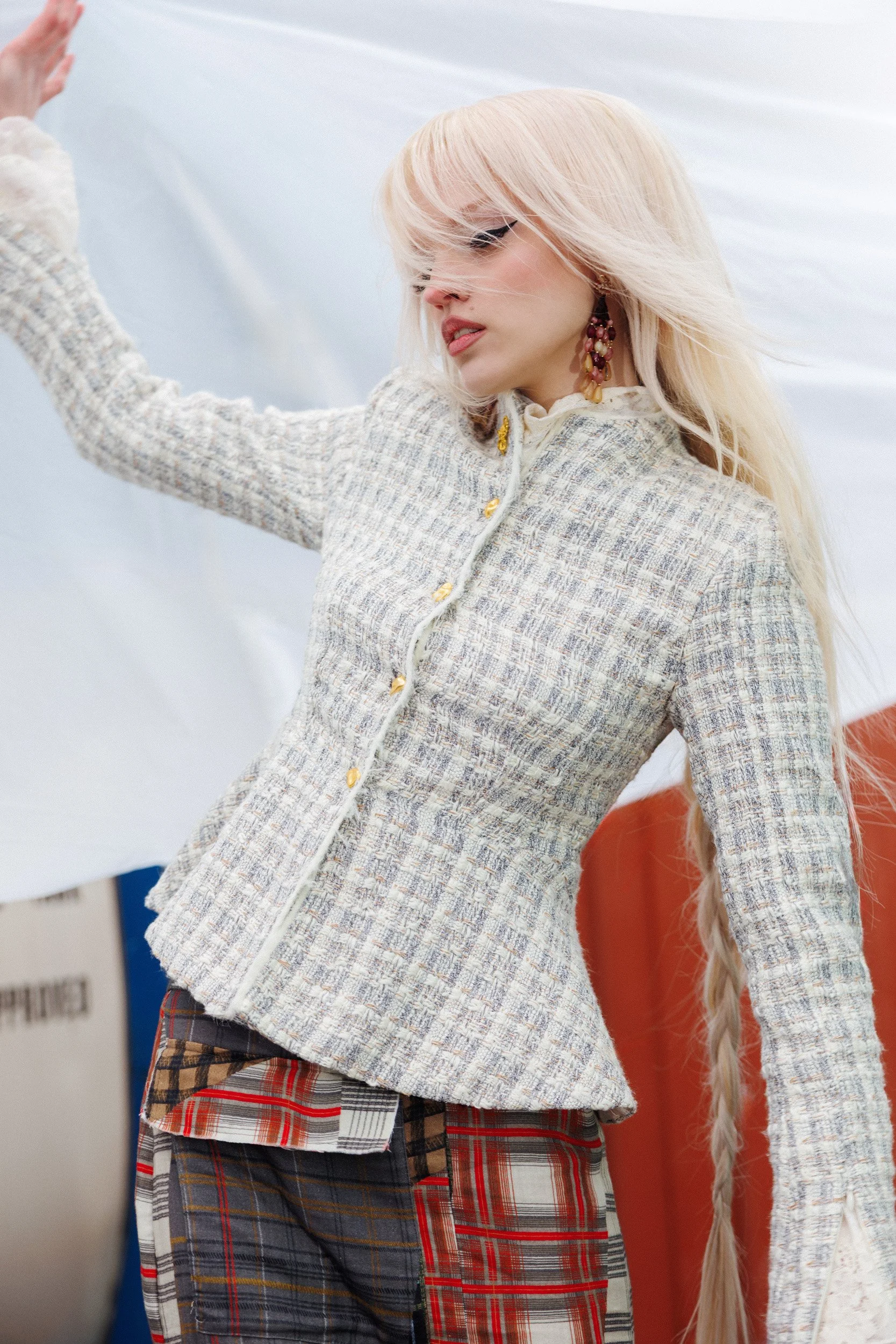 Look_3_4.jpg
