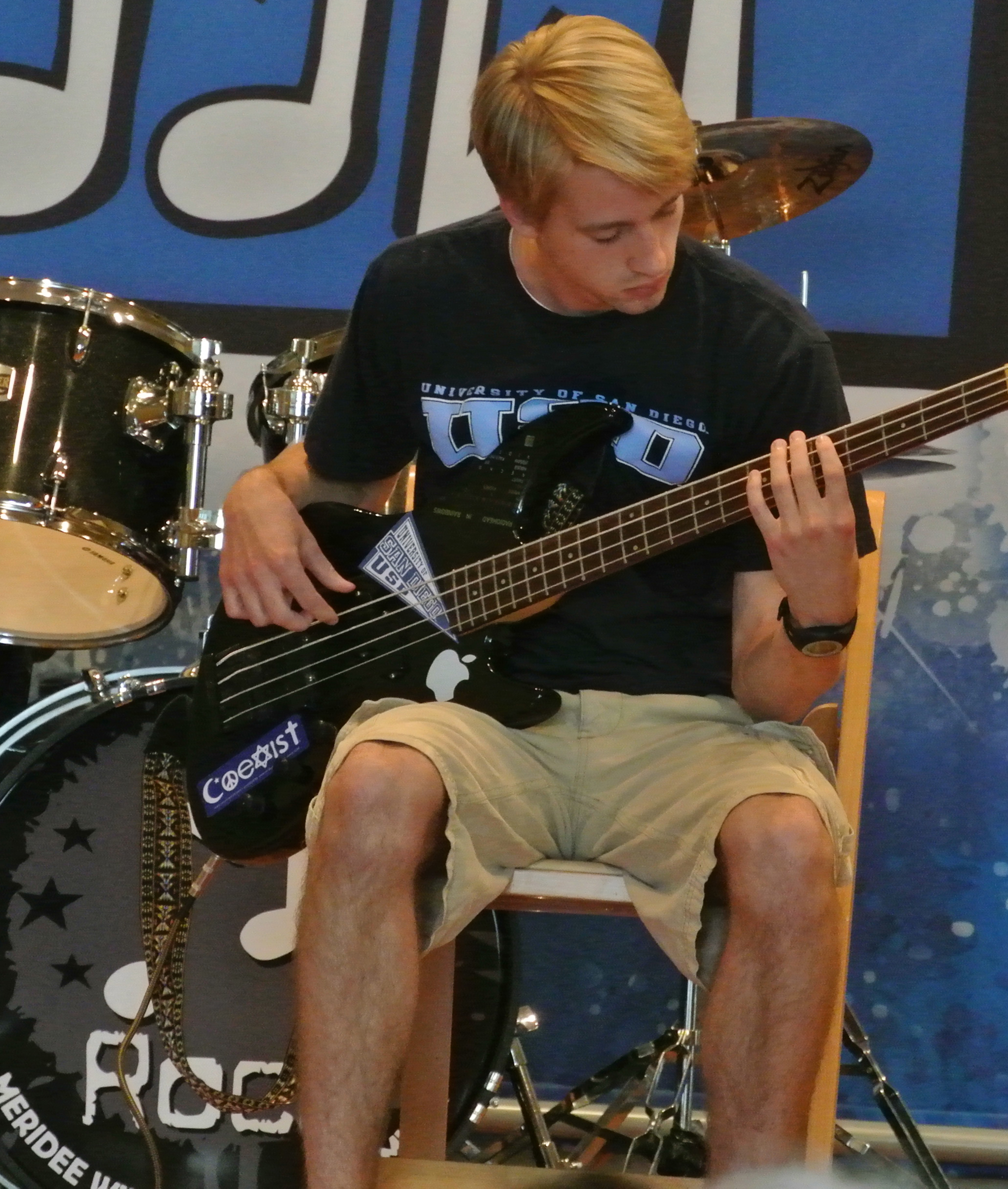 bass guitar drum lessons main line ardmore PA 19003