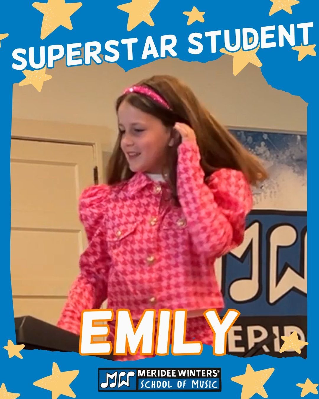 Student Spotlight: Emily ✨
Emily has been dazzling MW audiences for few years, and every time we hear her, she just gets better! Emily's teacher, Catherine, says that Emily is a superstar songwriter in the making. At our Halloween show, Catherine san