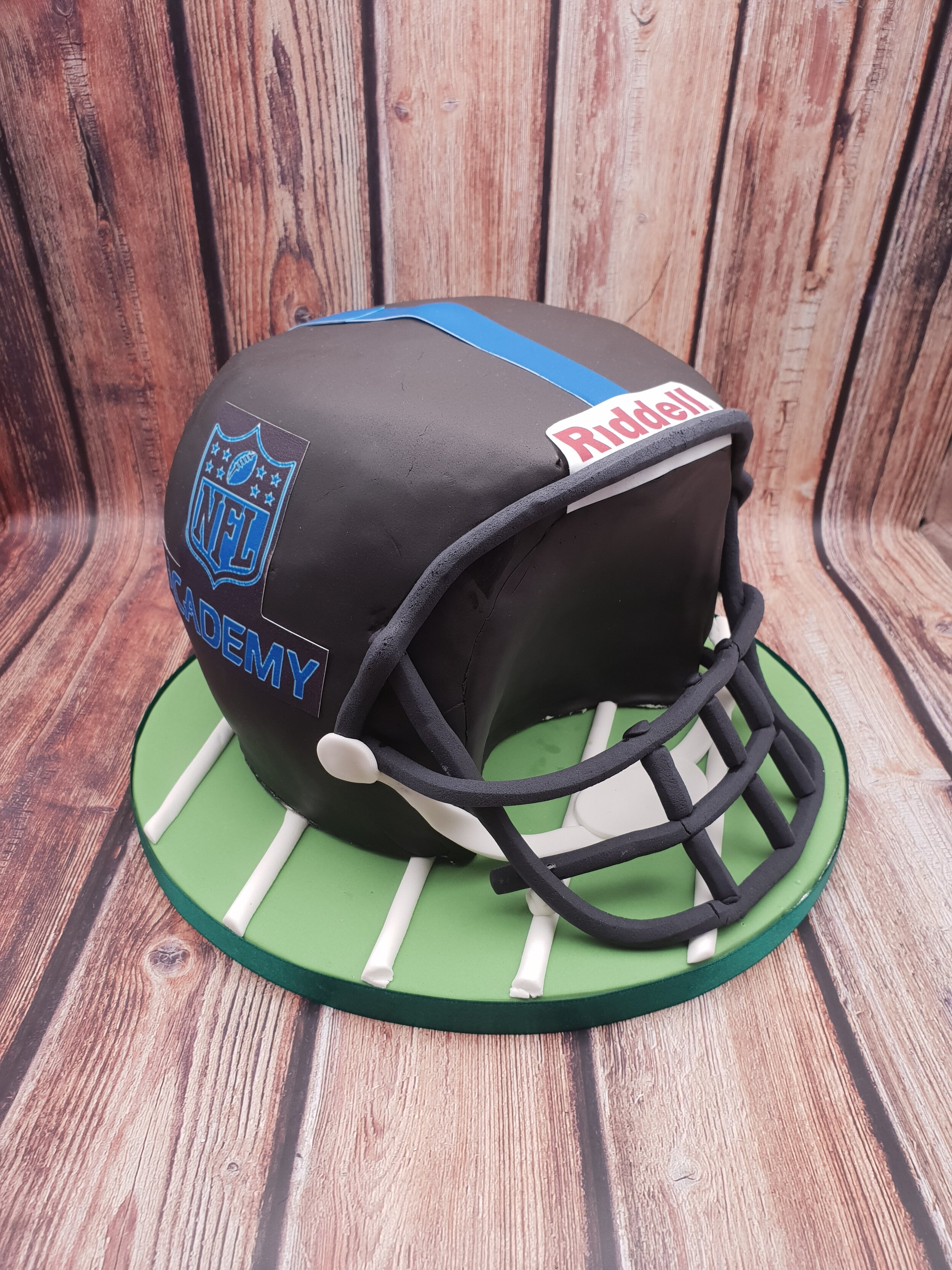 american football helmet cake.jpg