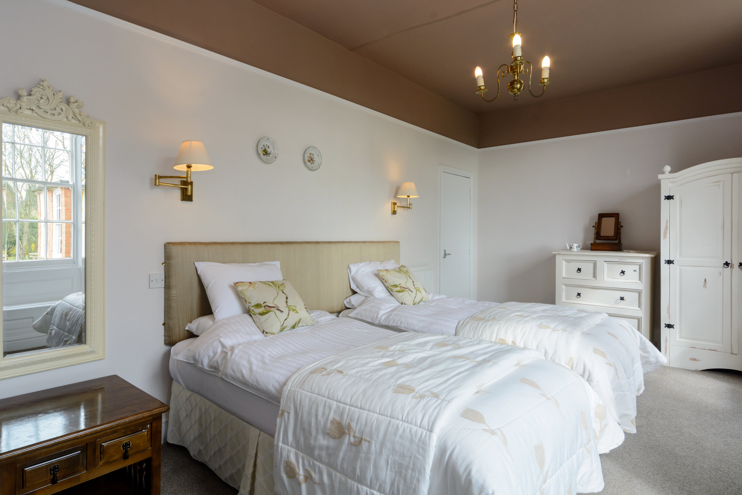 Bedroom 11 Lower Clock Tower Twin - 2 people Two single beds Shower over bath