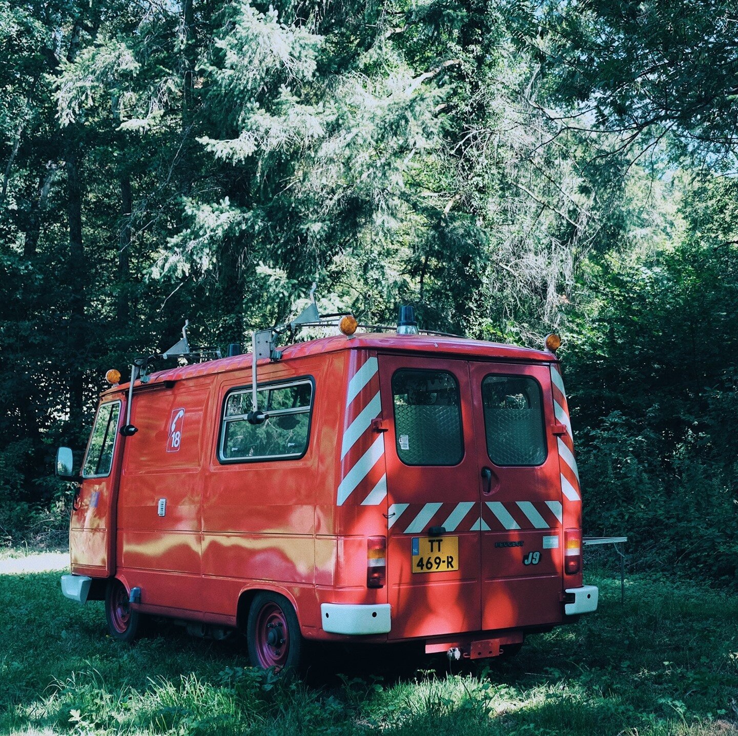 This winter weather is all fun and games, but can we have the summer back now? I miss this red rascal.⁠
⁠
⁠
⁠
#campvibes #peugeotj9 #homeiswhereyouparkit #lacducrescent #morvan #ladoucefrance #vanlife #therollinghome #firetruck #sapeurspompiers #camp