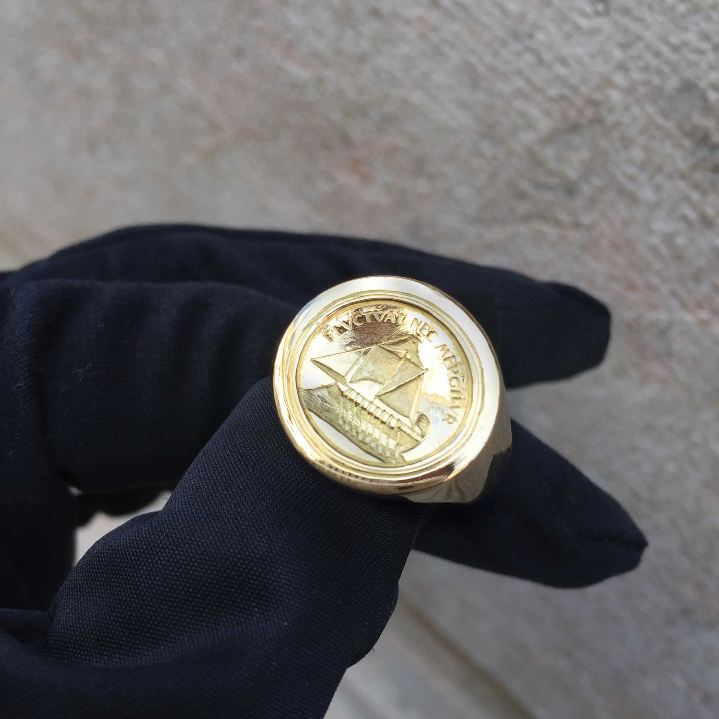 FLUCTUAT NEC MERGITUR / SYRINE.B // GRAVE OU 18K / HERALDIST