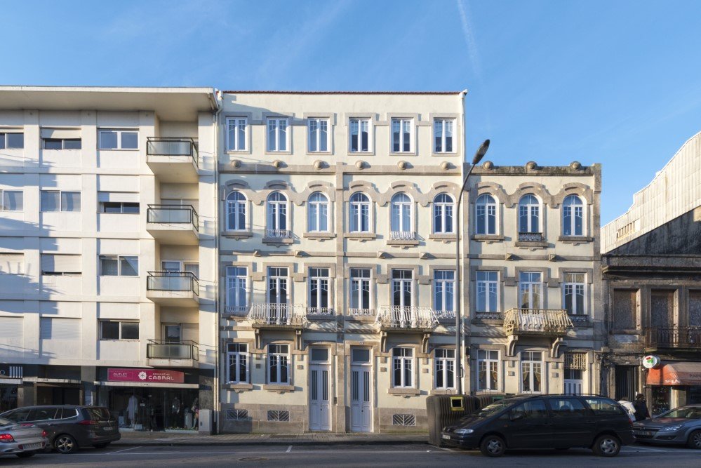 sweetporto_boavista_apartment_garden_2people_building_entrance.jpg