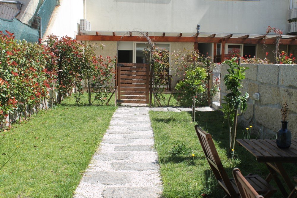 sweetporto_boavista_apartment_garden_4people_garden_area.JPG