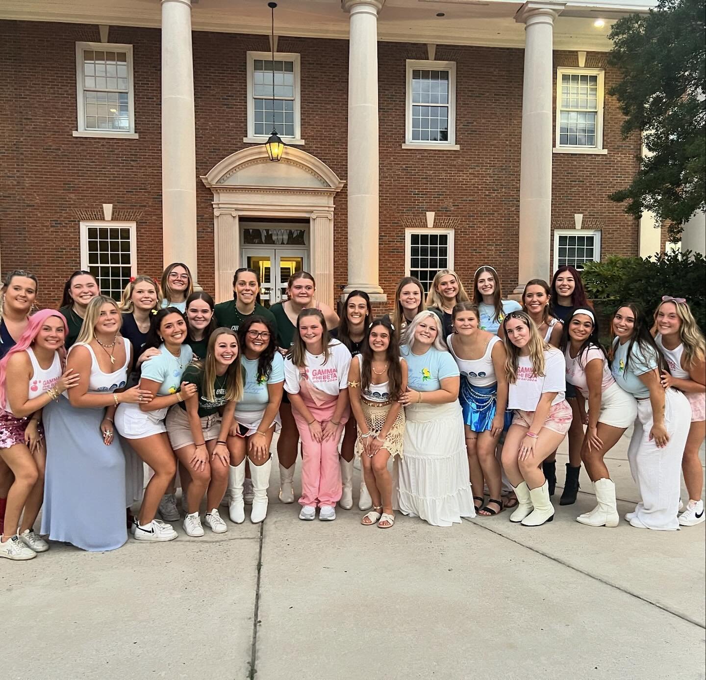 If you missed it - our RCs ran back to their chapters Monday on Bid Day! 🎉🙌🏼

Swipe to see what chapters they are in! #panlove

🧜🏼&zwj;♀️🤠⛺️🩷🍒🍋