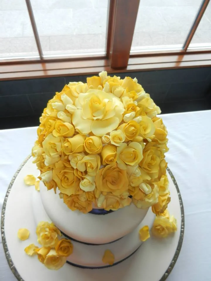 Rose topper wedding.jpg
