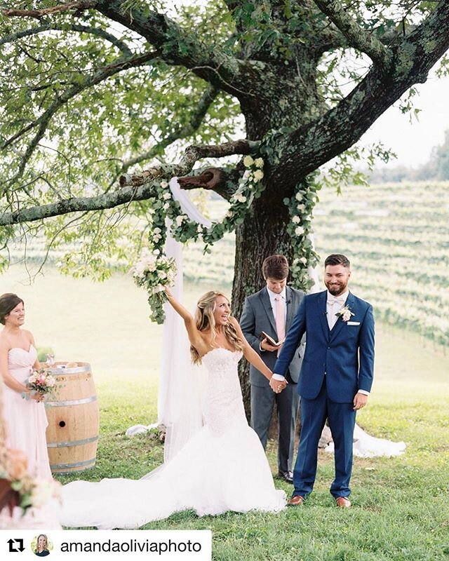 ✨ &ldquo;This is the moment I love most on a wedding day. That moment right after you've said &quot;I Do&quot; to your partner and you're ready to take on the world together! There is so much joy in THIS moment. &ldquo; - @amandaoliviaphoto ✨
👰🤵
.
