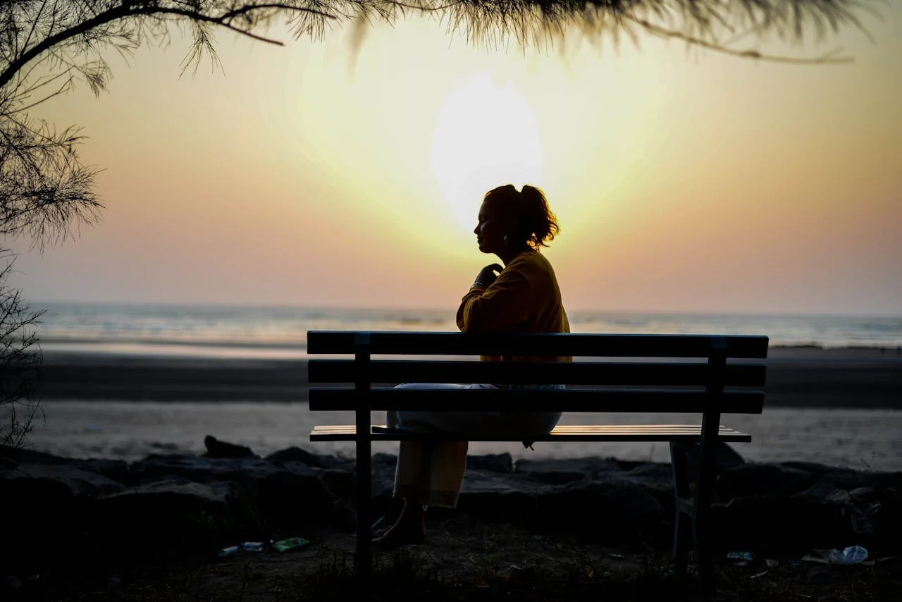 woman-sitting-on-bench-during-sunset