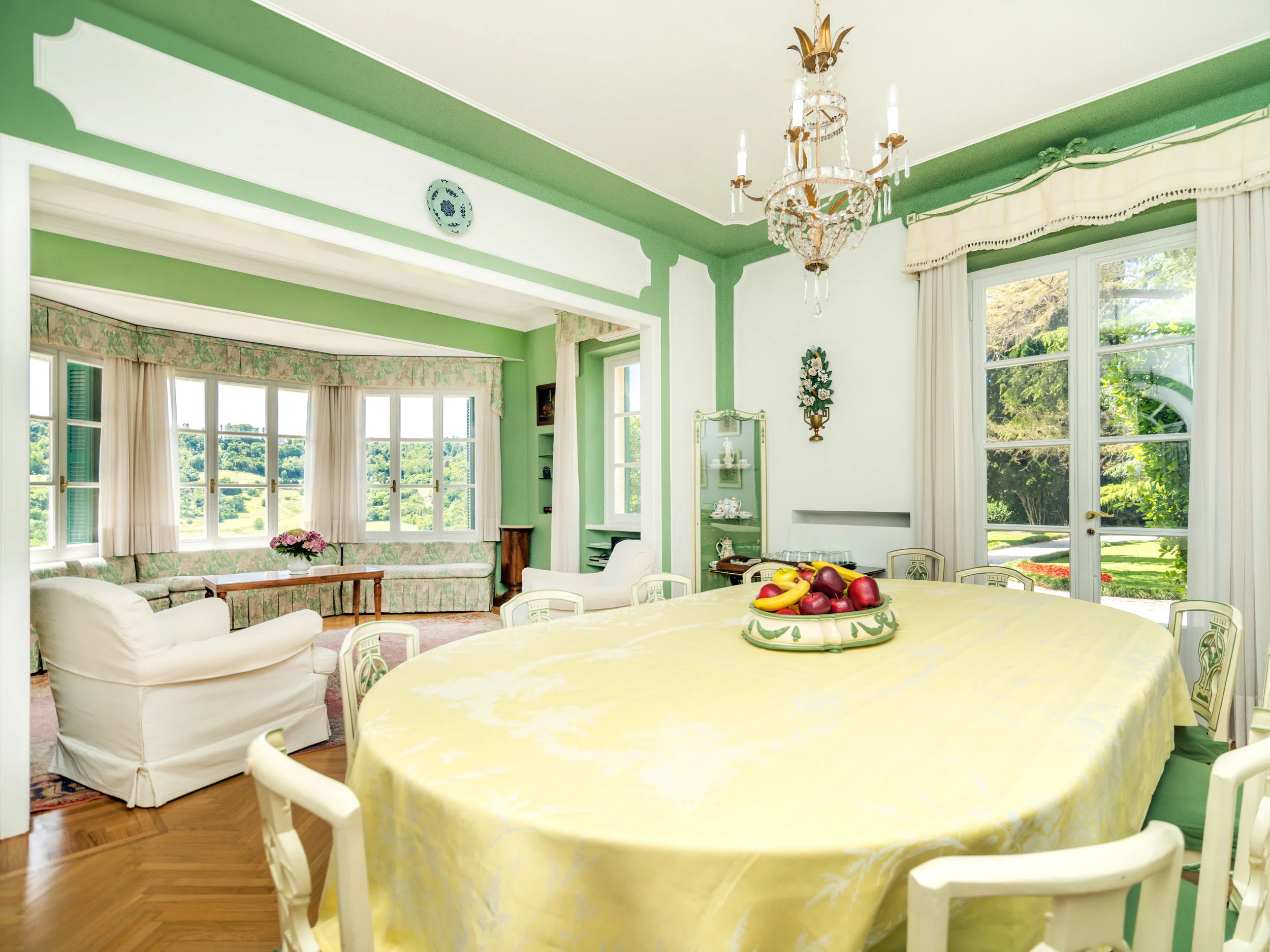 DiningRoom_02.jpg