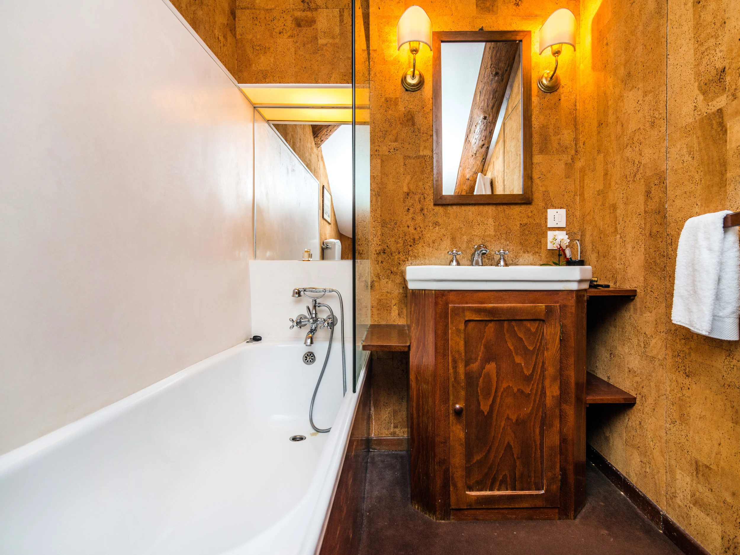 VillaBathroom_00.jpg