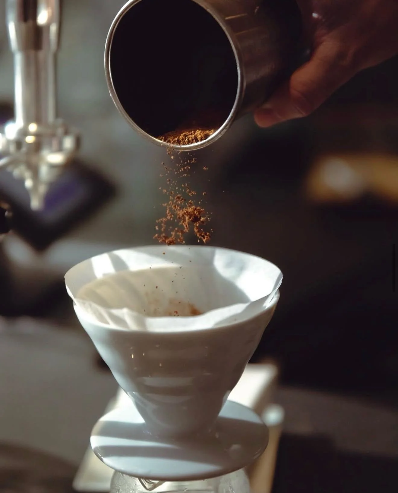 Good ingredients walk in. A good recipe walks them down the aisle! 
#coffee #coma #v60 #pourover