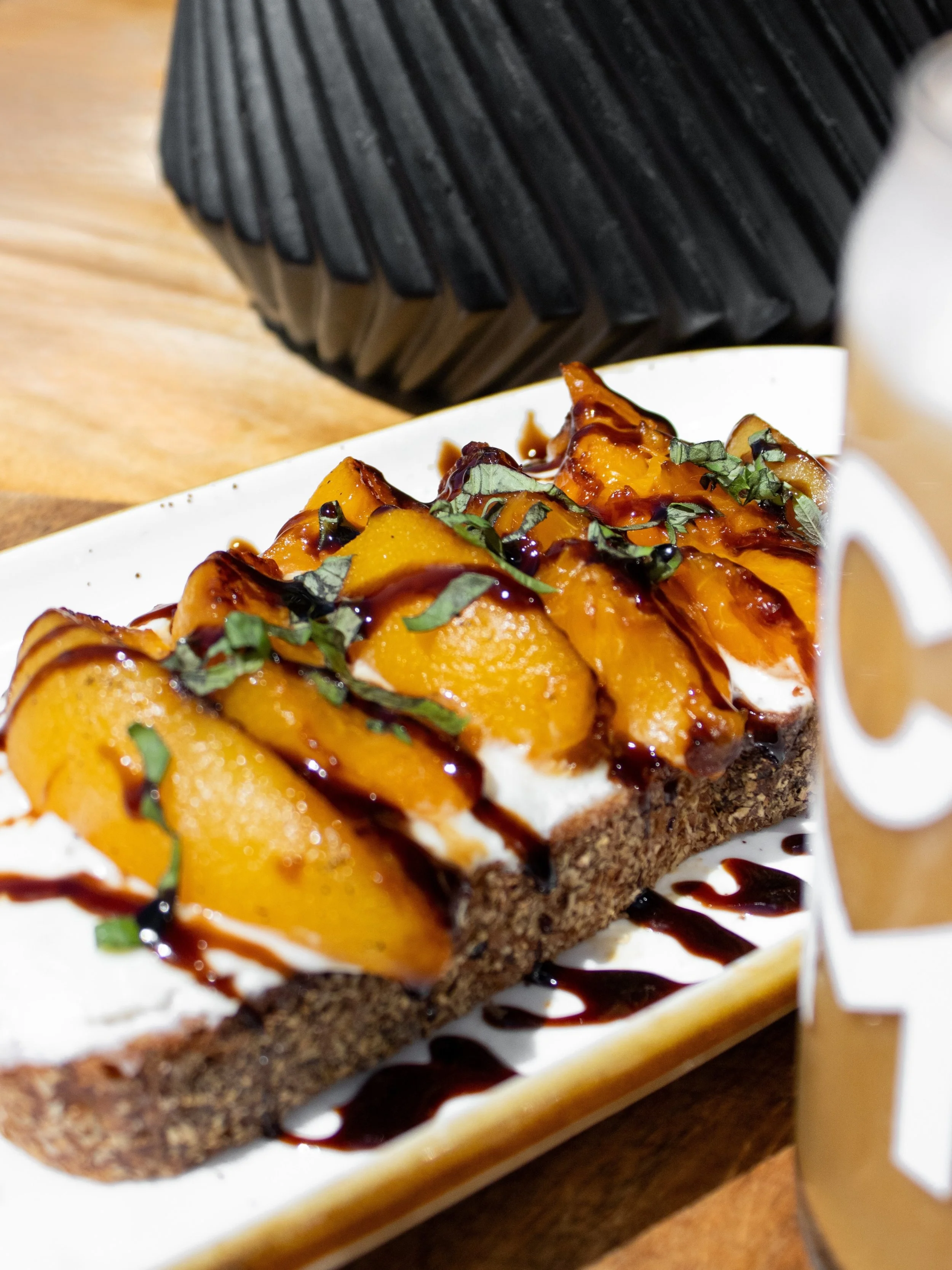 Look who&rsquo;s back! 👀 

Peach and goat cheese toast makes a summer appearance 🤭