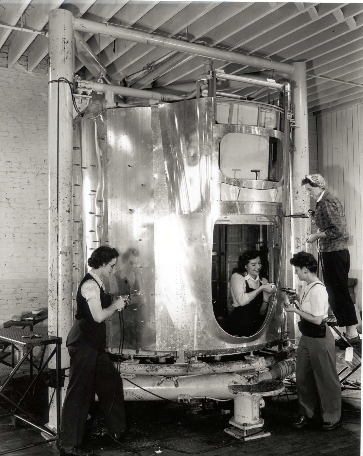 Women hard at work on aircraft at 2804 Grand Avenue. Image courtesy of the Everett Public Library