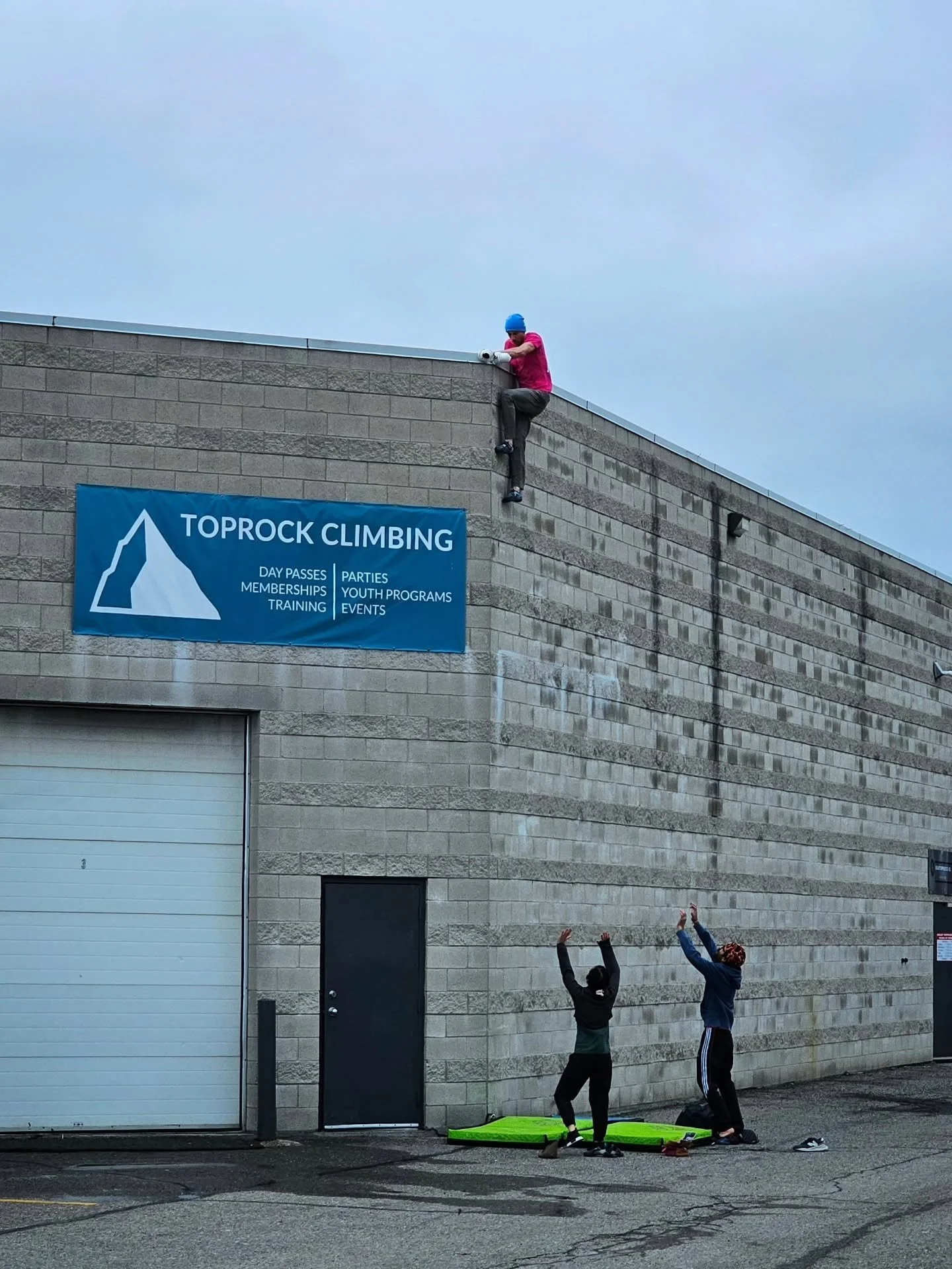 The Toprock Ar&ecirc;te FA ✅ 

9 years after seeing the vision. 9 years of hard work.  It goes!

Finally sent the gym!