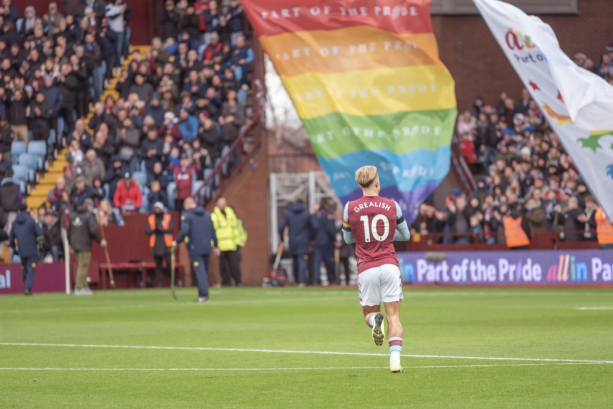 AVFC Rainbow Laces_OCUK_172.jpg