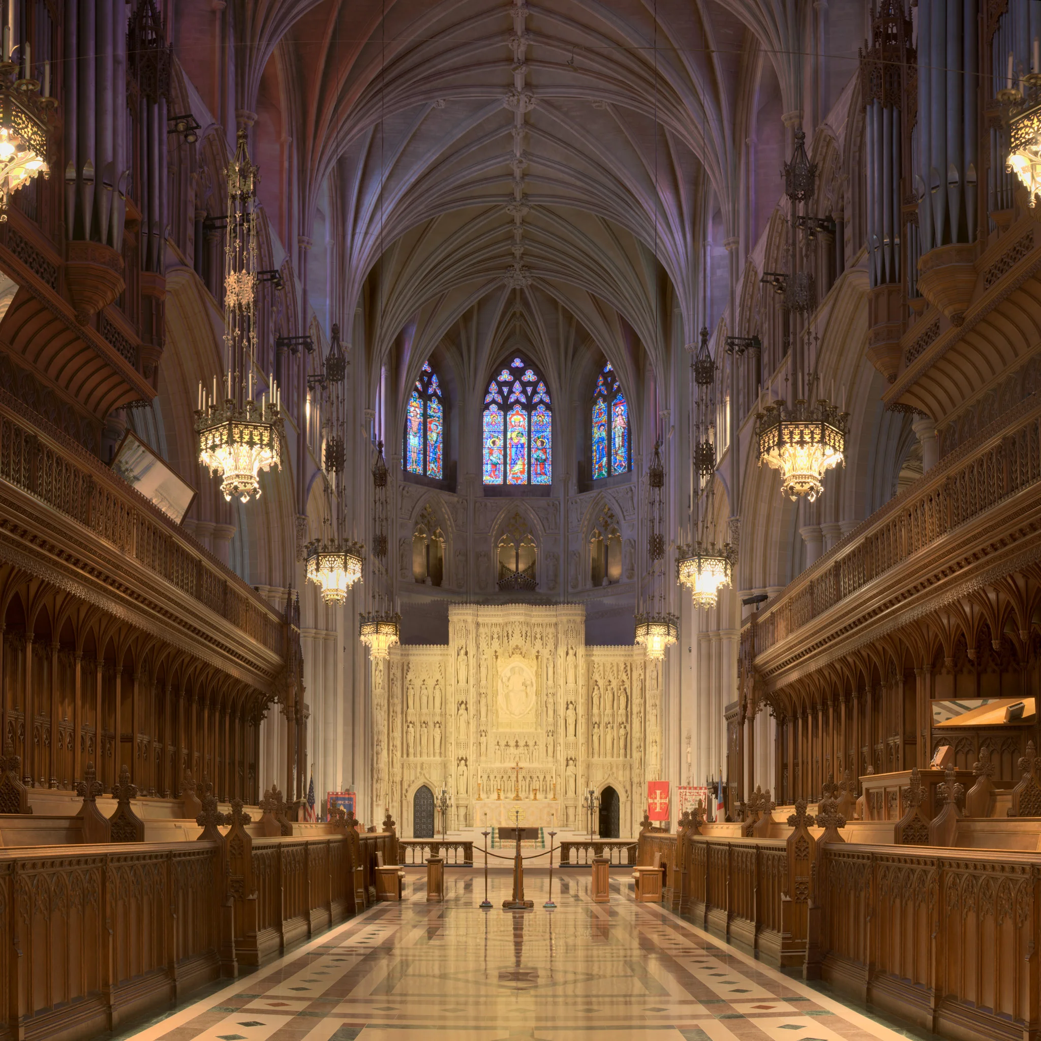 National_Cathedral_Sanctuary_Panorama.jpg