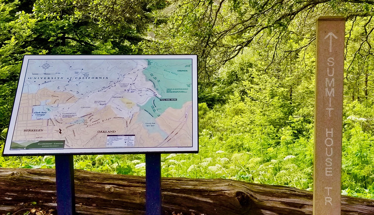 Trail map and Summit House Trail sign.