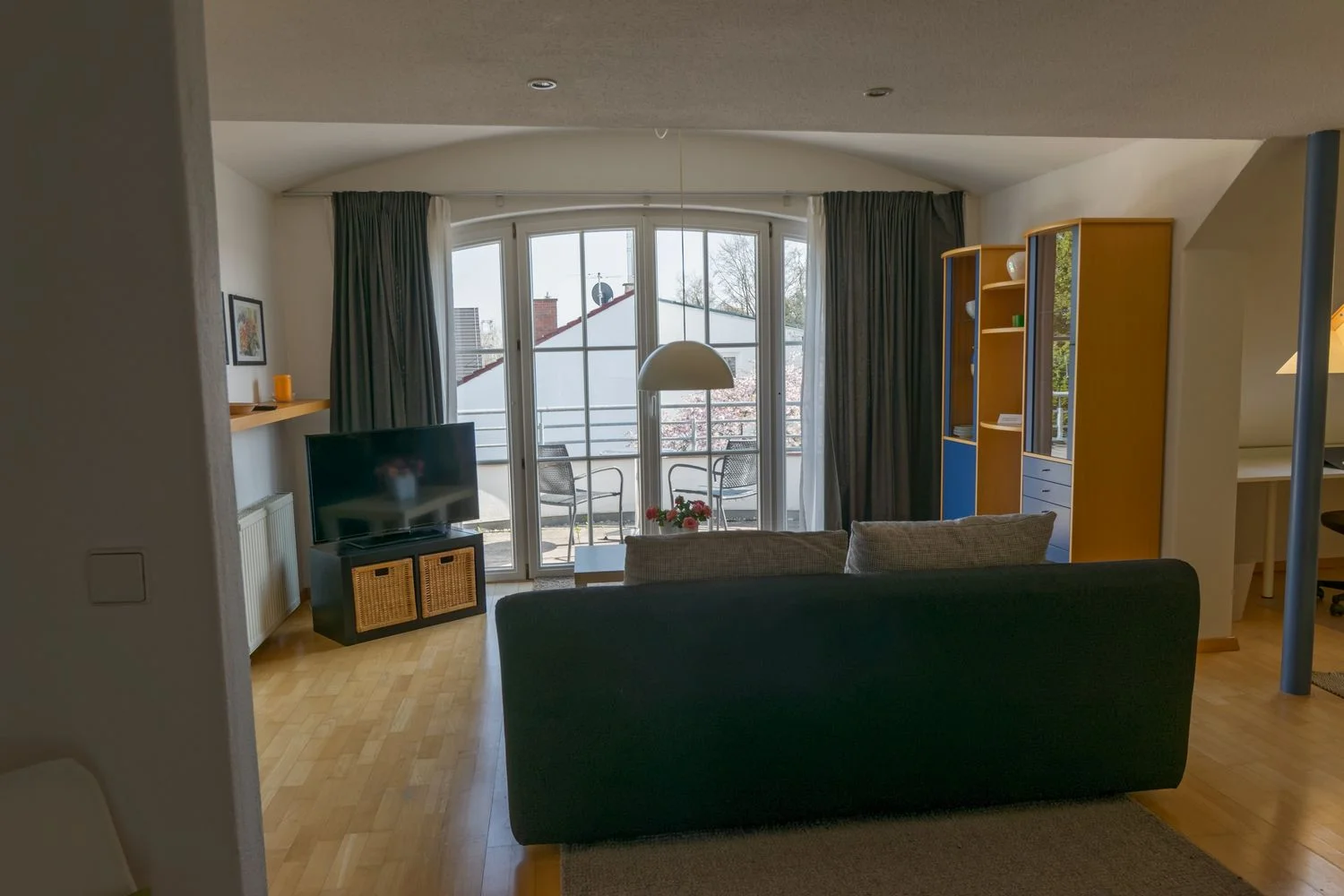 Apartment / Wohnzimmer / Balkon / Terrasse