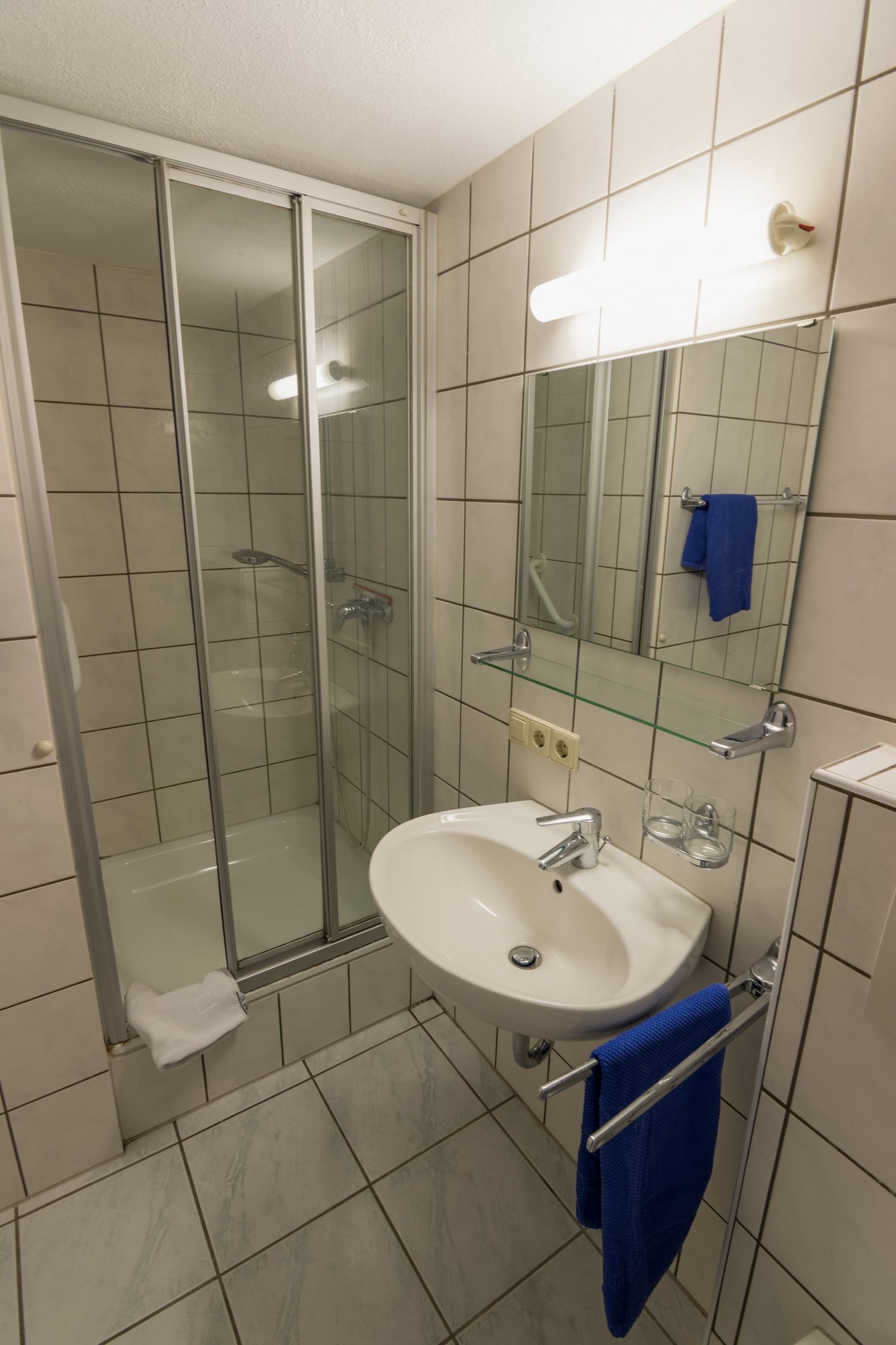 Apartment / Badezimmer / Dusche
