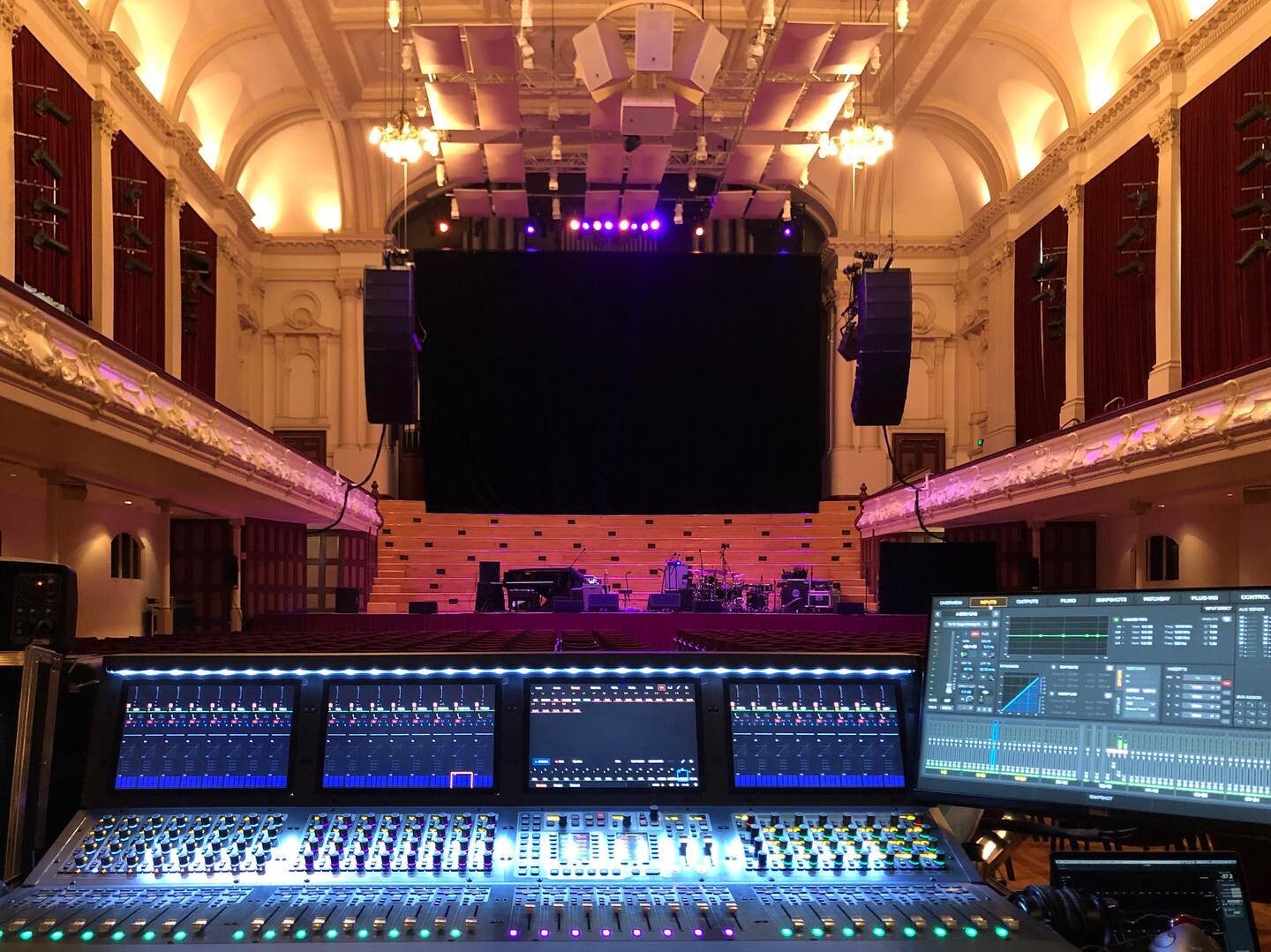 One year ago today. The last live show I mixed with an audience. We flew to Argentina after this where we spent a few days figuring out what to do as the world shut down around us. Finally got some flights home via Brazil. On our way home a scary loo