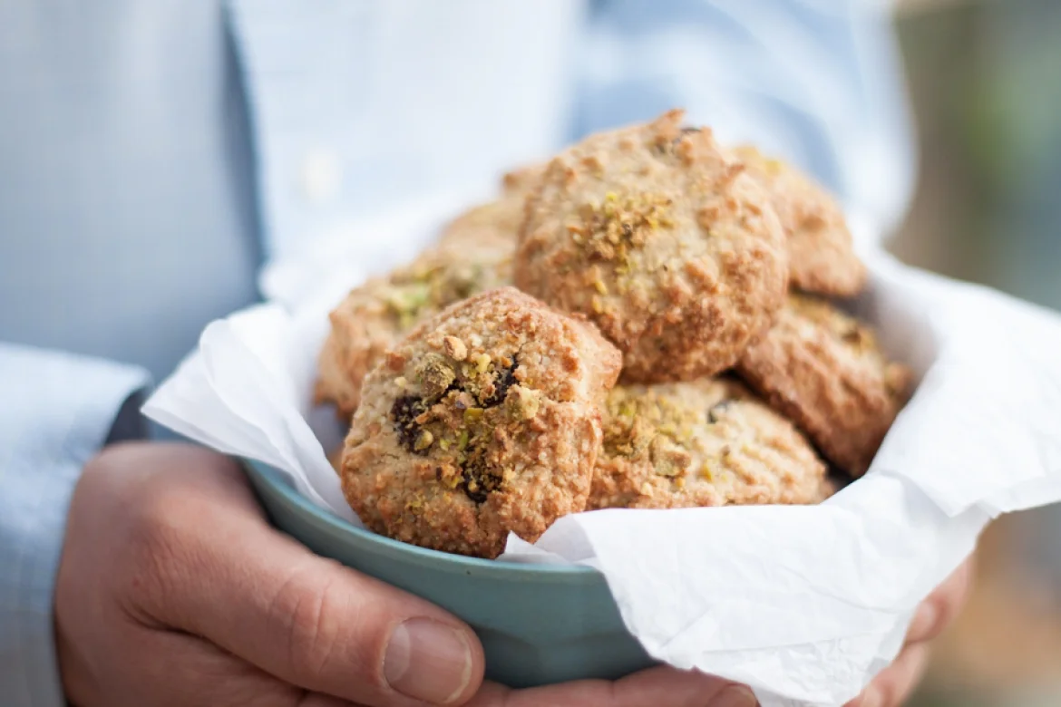 PART II: THE BEST VEGAN COOKIES EVER AKA GLUTEN FREE PISTACHIO AND CARDAMOM COOKIES (V+, CHF, GF)